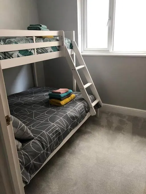 New 2 Bedroom First Floor Apartment Close To Beach Bournemouth