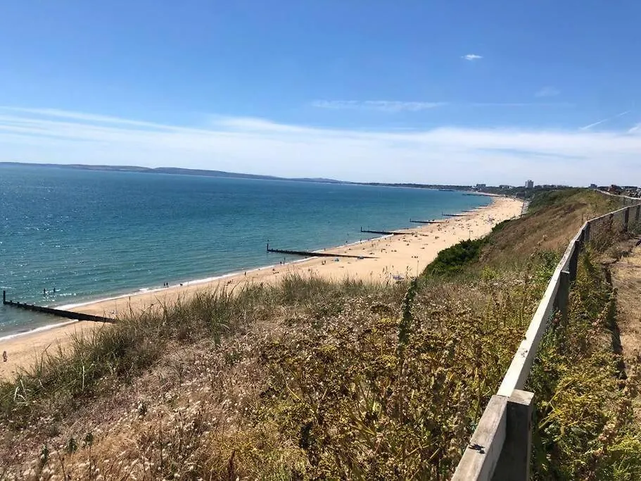 New 2 Bedroom First Floor Apartment Close To Beach Bournemouth