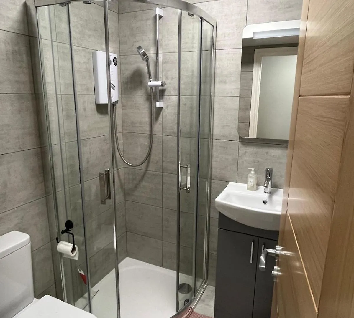 New 2 Bedroom First Floor Apartment Close To Beach Bournemouth